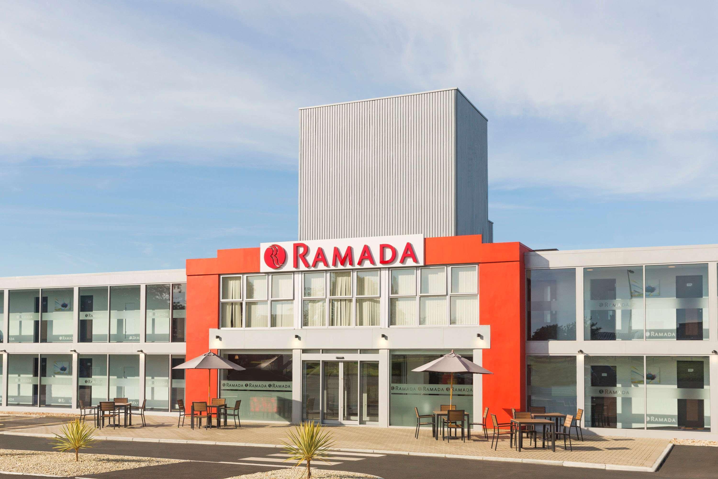 Ramada Milton Keynes Hotel Exterior photo